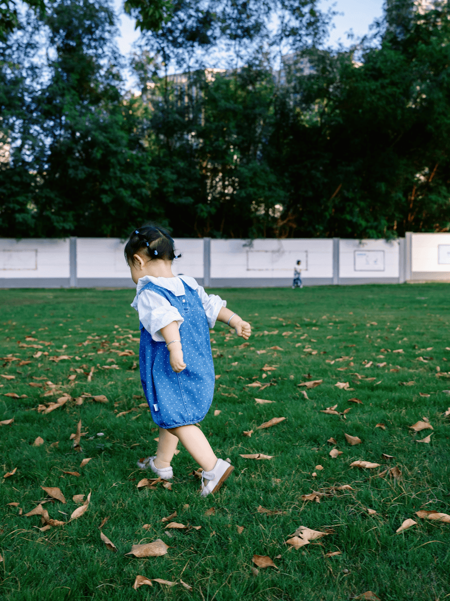 Flat feet problem in children? The answer might be their footwear. - Product Image